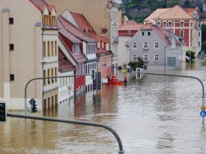 Elementarschutz-Abdeckung macht einen Sprung – auf niedrigem Niveau